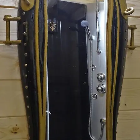 Uneallika Hubane Saunaga Majake 