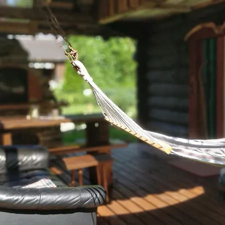 Uneallika Hubane Saunaga Majake 