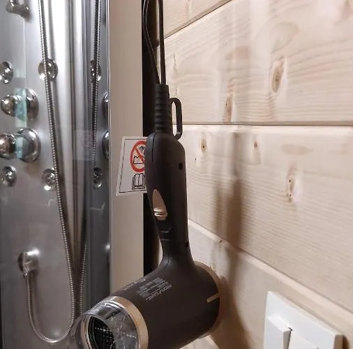 Uneallika Hubane Saunaga Majake 