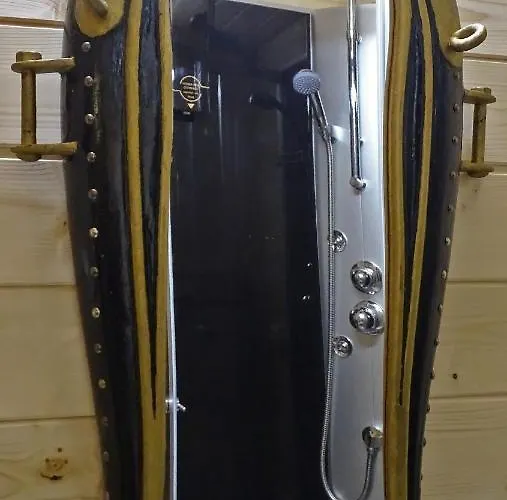 Uneallika Hubane Saunaga Majake 